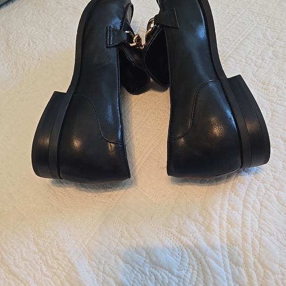 Michael Shannon Black Loafers with Gold Chain - Picture 6 of 12